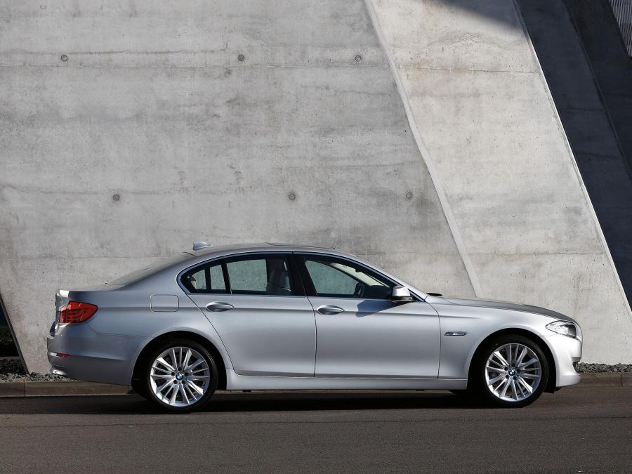  BMW 5-Series Sedan 2010 года  (фото 15 из 16)